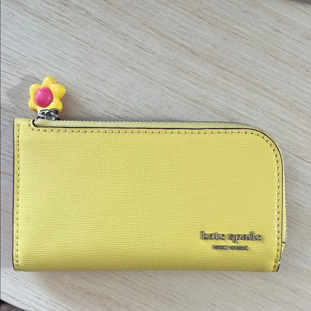 Kate Spade Devin Small Slim Bifold Wallet in yellow - excellent condition - Picture 1 of 5